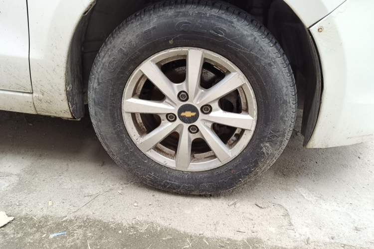 Used Chevrolet Sail 2013 Sedan 1.2L Manual Fashion Edition Right Front Wheel Hub