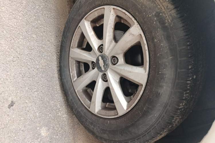 Used Chevrolet Sail 2013 Sedan 1.2L Manual Warm Edition Right Front Wheel Hub