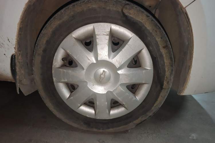 Used Chevrolet Sail 2013 Sedan 1.4L Manual - Youyi Happiness Edition Right Front Wheel Hub