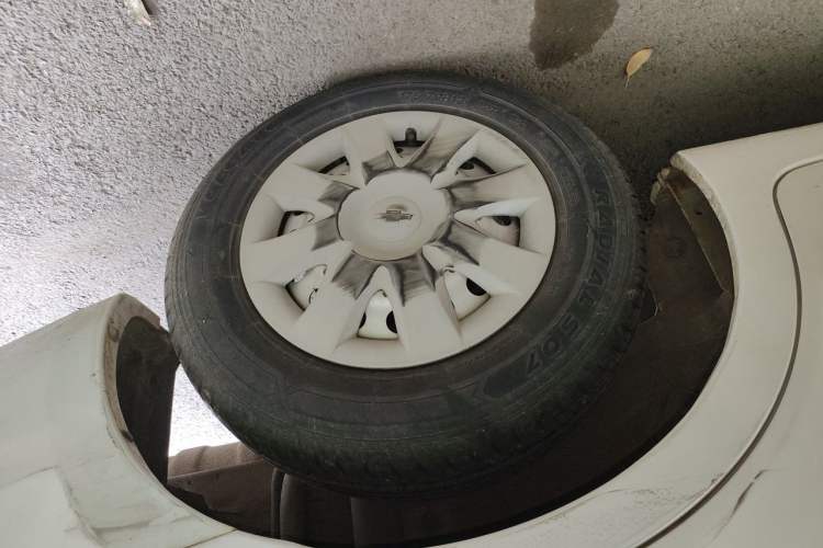 Used Chevrolet Sail 2013 Sedan 1.2L Manual Fashionable Happiness Edition Right Front Wheel Hub