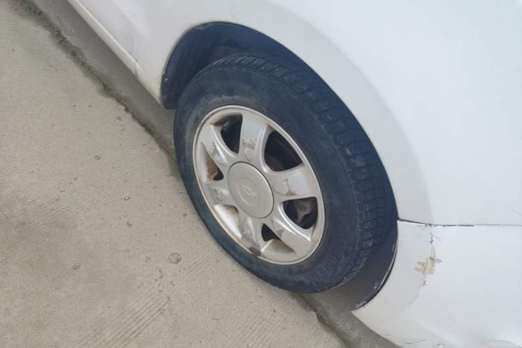 Used Chevrolet Sail 2013 Sedan 1.4L Manual Happiness Edition II Right Front Wheel Hub