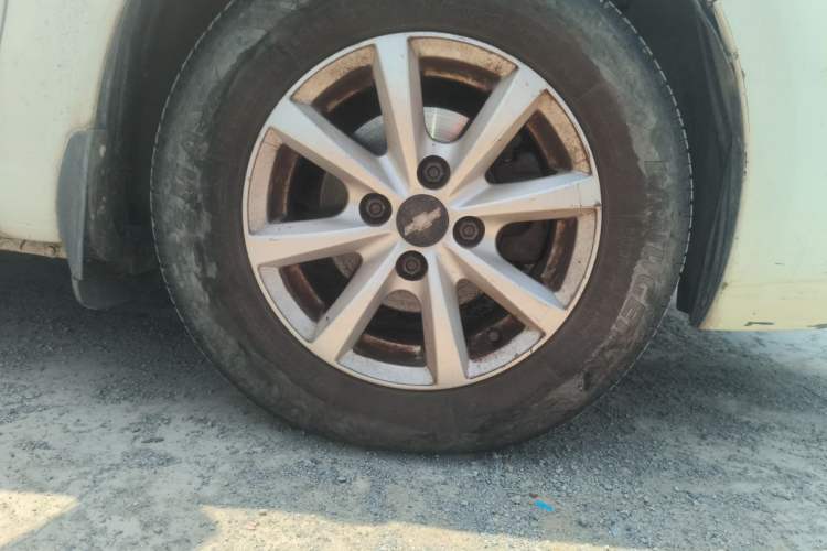 Used Chevrolet Sail 2013 Sedan 1.2L Manual Fashionable Happiness Edition Right Front Wheel Hub