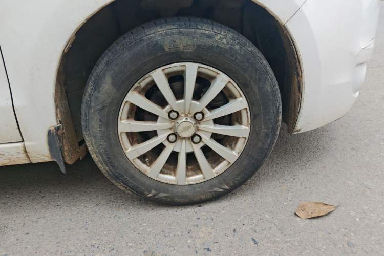 Used Chevrolet Sail 2013 Hatchback 1.2L Manual Warm Edition Right Front Wheel Hub