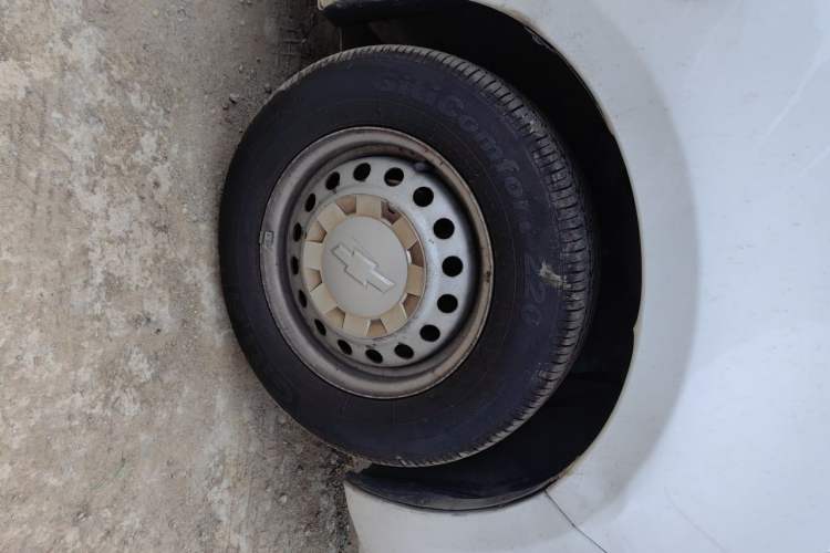 Used Chevrolet Sail 2013 Sedan 1.2L Manual Fashionable Happiness Edition Right Front Wheel Hub