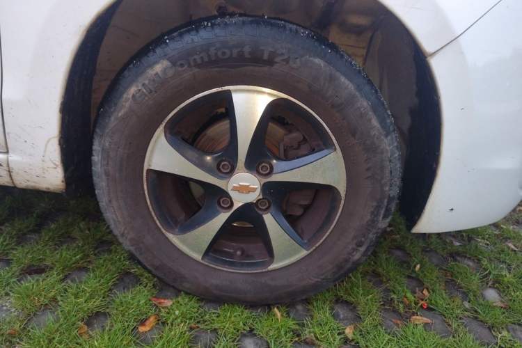 Used Chevrolet Sail 2013 Sedan 1.2L Manual Fashionable Happiness Edition Right Front Wheel Hub