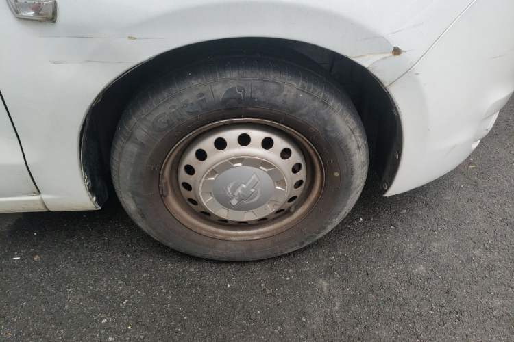 Used Chevrolet Sail 2013 Sedan 1.2L Manual Fashionable Happiness Edition Right Front Wheel Hub