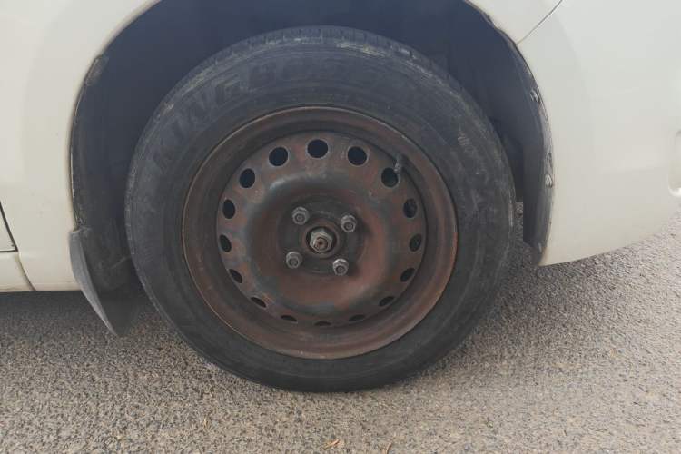 Used Chevrolet Sail 2013 Sedan 1.4L Manual Ideal Happiness Edition Right Front Wheel Hub