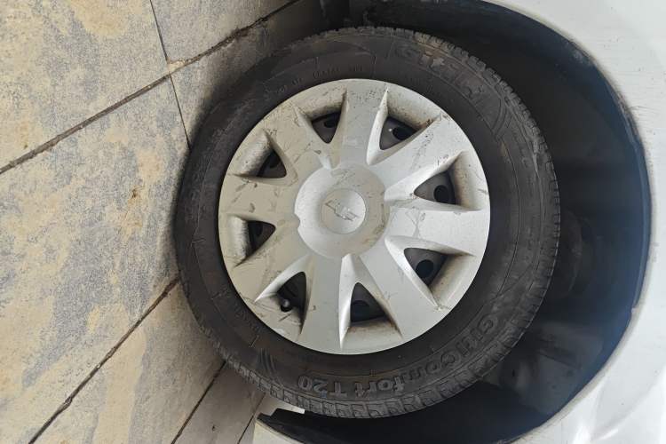 Used Chevrolet Sail 2013 Sedan 1.4L Manual - Youyi Happiness Edition Right Front Wheel Hub