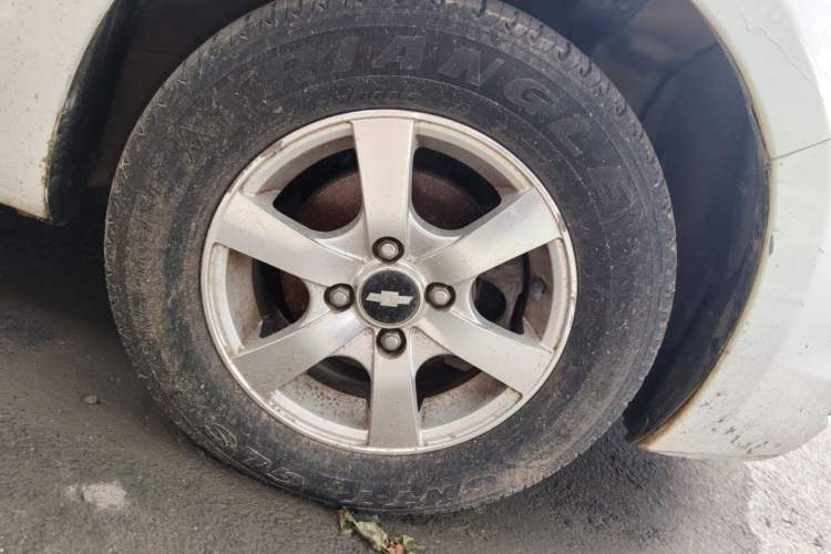 Used Chevrolet Sail 2013 Sedan 1.2L Manual Fashion Edition Right Front Wheel Hub