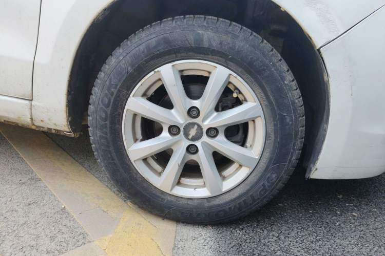 Used Chevrolet Sail 2013 Sedan 1.2L Manual Fashionable Happiness Edition Right Front Wheel Hub