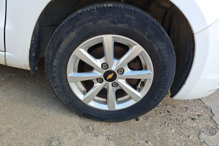 Used Chevrolet Sail 2013 Sedan 1.2L Manual Fashion Edition Right Front Wheel Hub