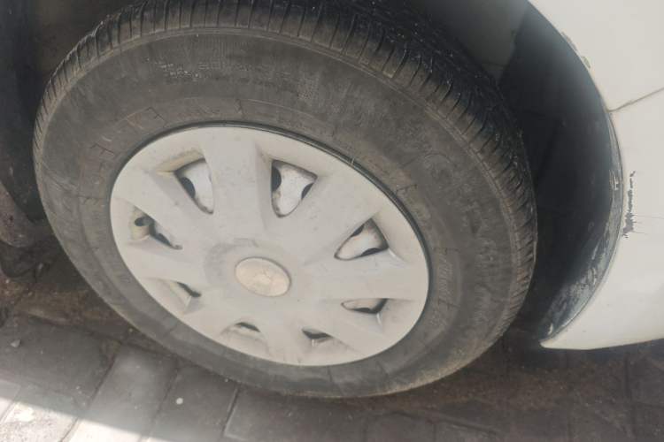 Used Chevrolet Sail 2013 Sedan 1.2L Manual Warm Edition Right Front Wheel Hub