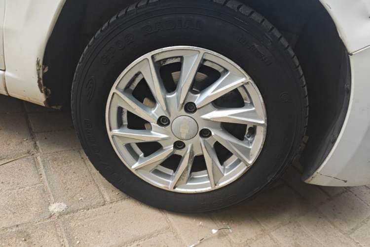 Used Chevrolet Sail 2013 Sedan 1.2L Manual Fashionable Happiness Edition Right Front Wheel Hub