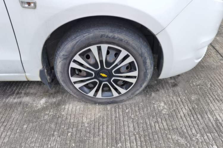 Used Chevrolet Sail 2013 Sedan 1.4L Manual Ideal Happiness Edition Right Front Wheel Hub