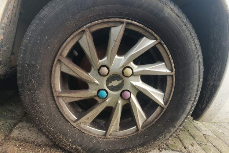 Used Chevrolet Sail 2013 Sedan 1.2L Manual Fashionable Happiness Edition Right Front Wheel Hub