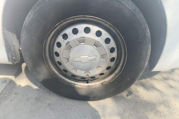 Used Chevrolet Sail 2013 Sedan 1.2L Manual Fashion Edition Right Front Wheel Hub