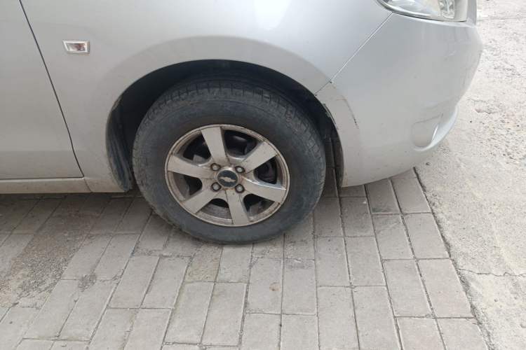 Used Chevrolet Sail 2013 Sedan 1.2L Manual Warm Edition Right Front Wheel Hub