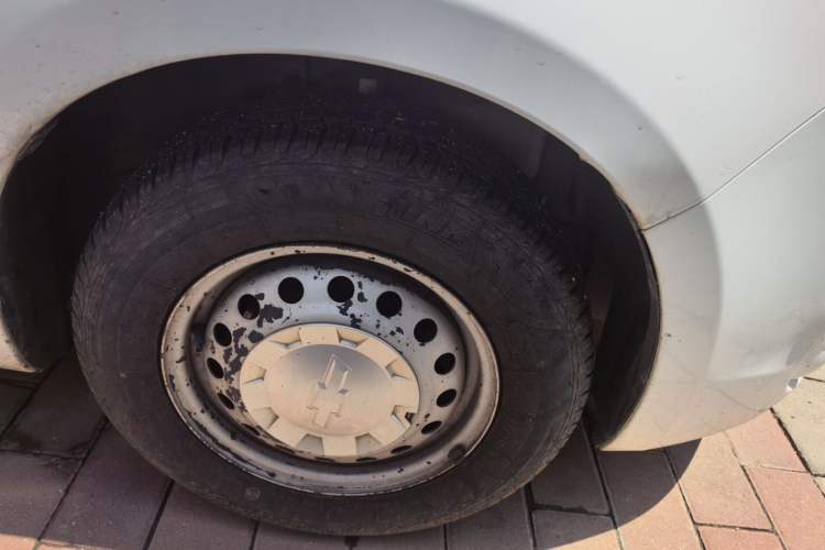 Used Chevrolet Sail 2013 Sedan 1.2L Manual Fashionable Happiness Edition Right Front Wheel Hub