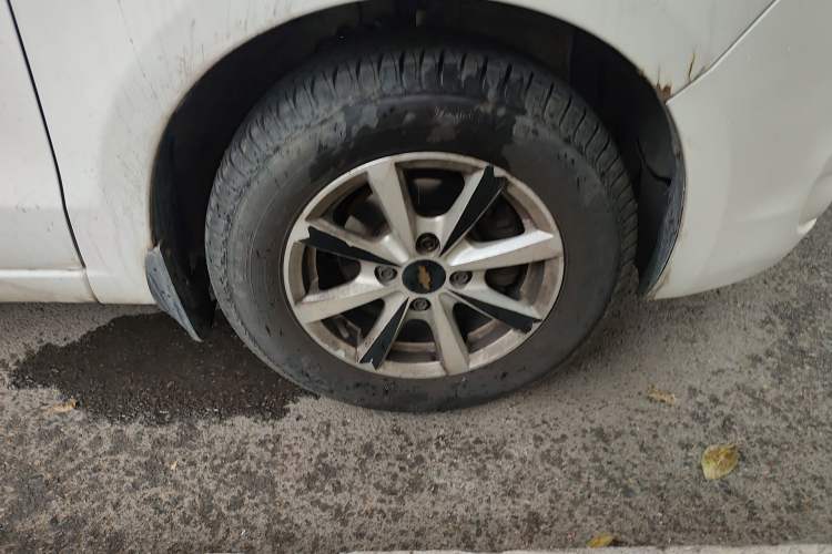 Used Chevrolet Sail 2013 Sedan 1.2L Manual Happiness Edition Right Front Wheel Hub