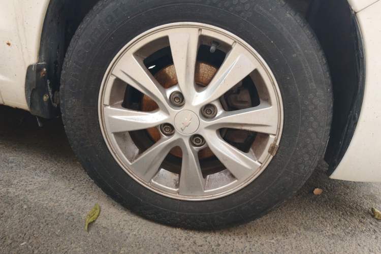 Used Chevrolet Sail 2013 Sedan 1.2L Manual Ideal Edition Right Front Wheel Hub