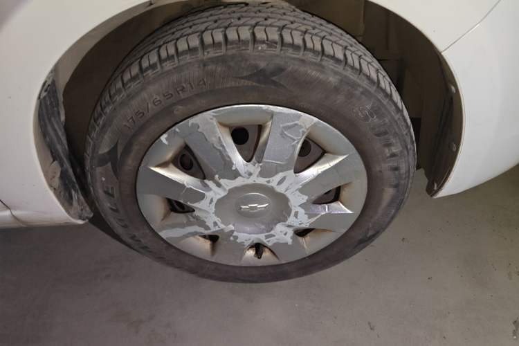 Used Chevrolet Sail 2013 Sedan 1.4L Manual Ideal Edition Right Front Wheel Hub