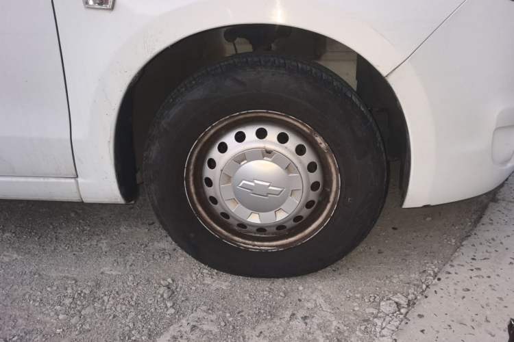 Used Chevrolet Sail 2013 Sedan 1.2L Manual Fashionable Happiness Edition Right Front Wheel Hub