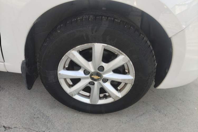 Used Chevrolet Sail 2013 Sedan 1.2L Manual Warm Edition Right Front Wheel Hub