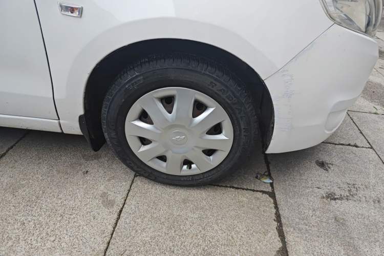 Used Chevrolet Sail 2013 Hatchback 1.4L Manual Enjoyment Edition Right Front Wheel Hub