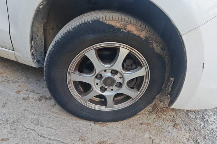 Used Chevrolet Sail 2013 Sedan 1.2L Manual Fashionable Happiness Edition Right Front Wheel Hub
