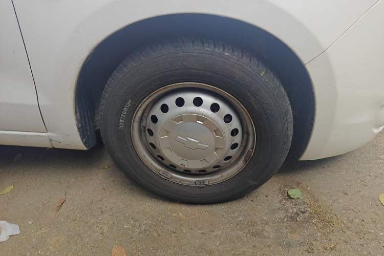 Used Chevrolet Sail 2013 Sedan 1.2L Manual Fashionable Happiness Edition Right Front Wheel Hub