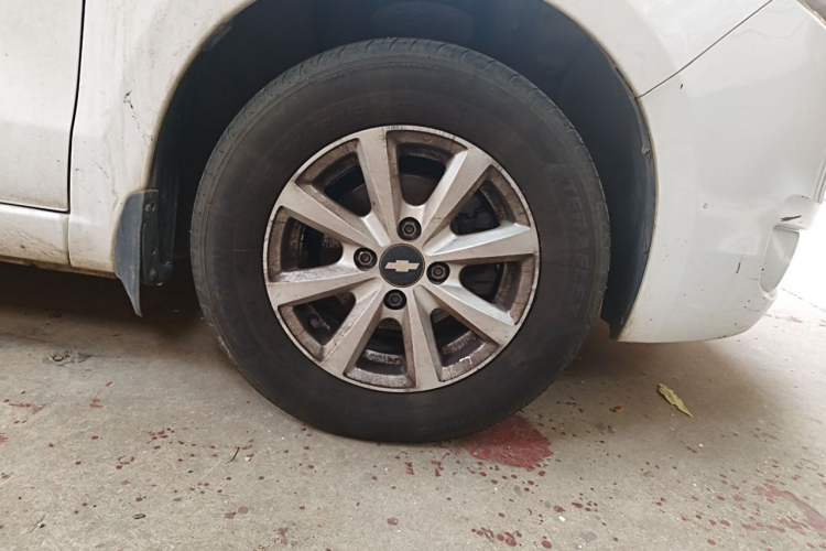 Used Chevrolet Sail 2013 Sedan 1.2L Manual Fashionable Happiness Edition Right Front Wheel Hub