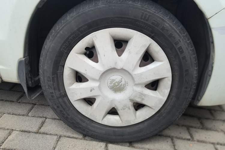 Used Chevrolet Sail 2013 Sedan 1.4L Manual Ideal Happiness Edition Right Front Wheel Hub