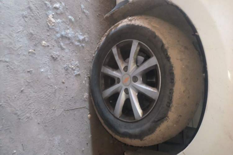 Used Chevrolet Sail 2013 Sedan 1.2L Manual Fashionable Happiness Edition Right Front Wheel Hub