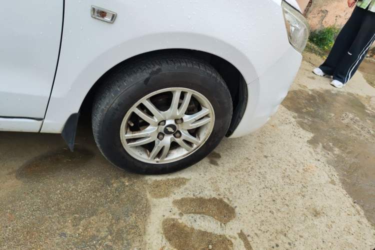 Used Chevrolet Sail 2013 Sedan 1.4L Manual Happiness Edition II Right Front Wheel Hub