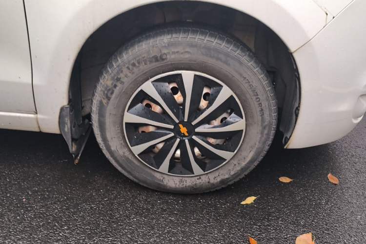 Used Chevrolet Sail 2013 Sedan 1.2L Manual Warm Edition Right Front Wheel Hub