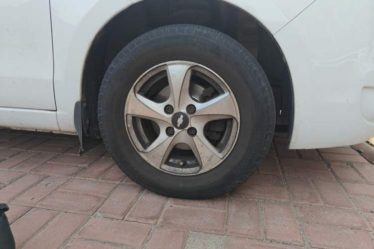 Used Chevrolet Sail 2013 Sedan 1.2L Manual Fashionable Happiness Edition Right Front Wheel Hub