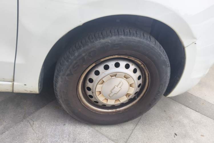Used Chevrolet Sail 2013 Sedan 1.2L Manual Fashionable Happiness Edition Right Front Wheel Hub