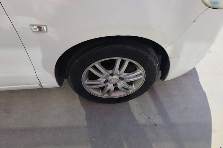 Used Chevrolet Sail 2013 Sedan 1.4L Manual Happiness Edition II Right Front Wheel Hub