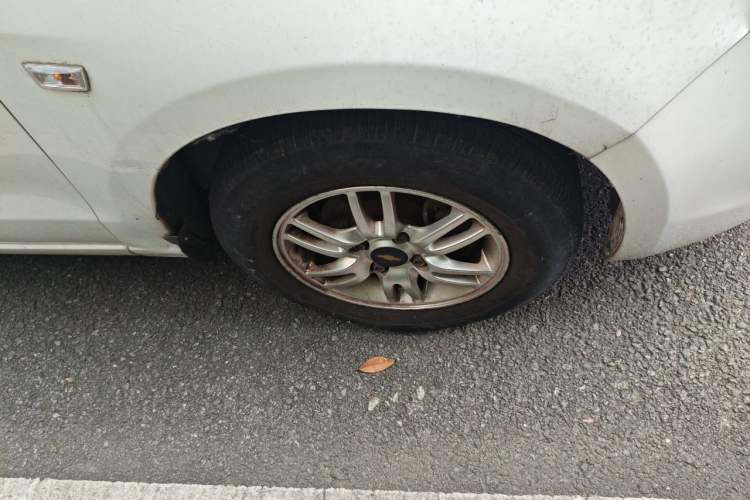 Used Chevrolet Sail 2013 Hatchback 1.2L Manual Warm Edition Right Front Wheel Hub