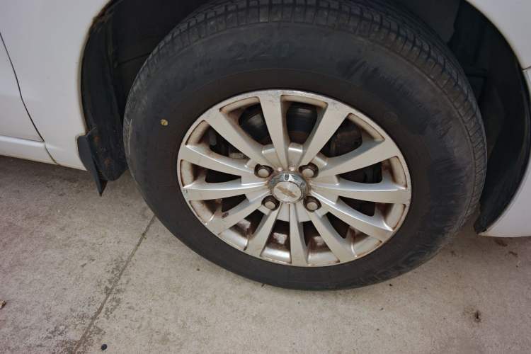 Used Chevrolet Sail 2013 Sedan 1.2L Manual Fashionable Happiness Edition Right Front Wheel Hub