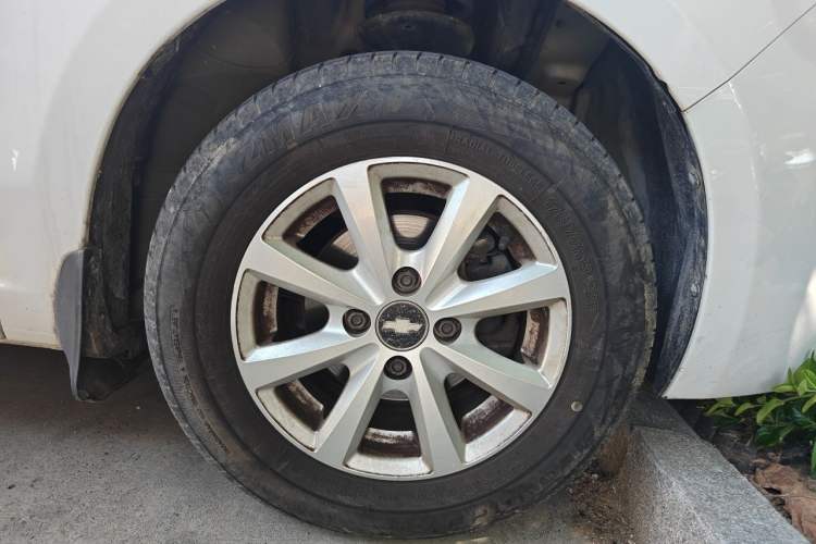 Used Chevrolet Sail 2013 Sedan 1.2L Manual Fashionable Happiness Edition Right Front Wheel Hub
