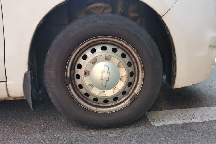 Used Chevrolet Sail 2013 Sedan 1.2L Manual Fashionable Happiness Edition Right Front Wheel Hub