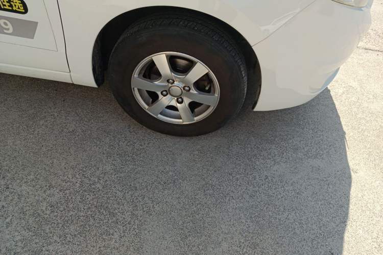 Used Chevrolet Sail 2013 Sedan 1.2L Manual Fashionable Happiness Edition Right Front Wheel Hub