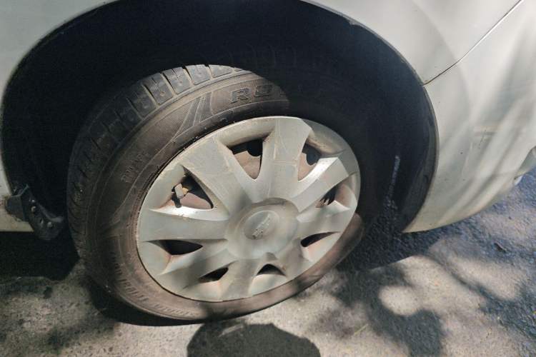 Used Chevrolet Sail 2013 Sedan 1.4L Manual Ideal Happiness Edition Right Front Wheel Hub