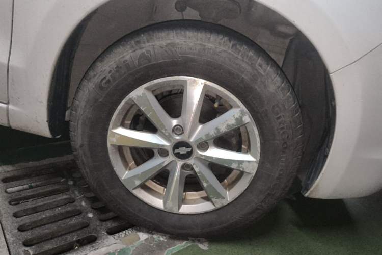 Used Chevrolet Sail 2013 Sedan 1.2L Manual Fashion Edition Right Front Wheel Hub