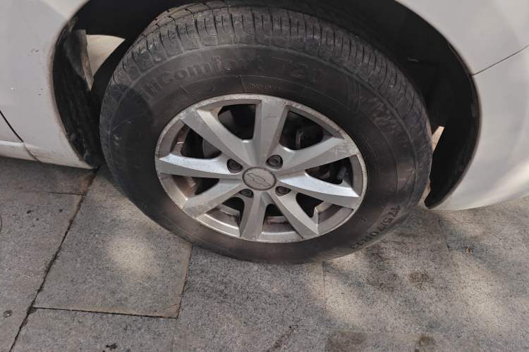 Used Chevrolet Sail 2013 Sedan 1.2L Manual Fashionable Happiness Edition Right Front Wheel Hub