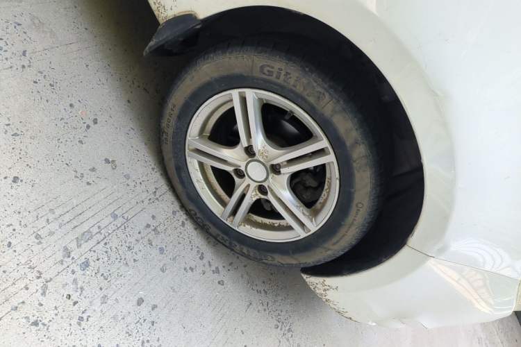 Used Chevrolet Sail 2013 Sedan 1.4L Manual Ideal Happiness Edition Right Front Wheel Hub