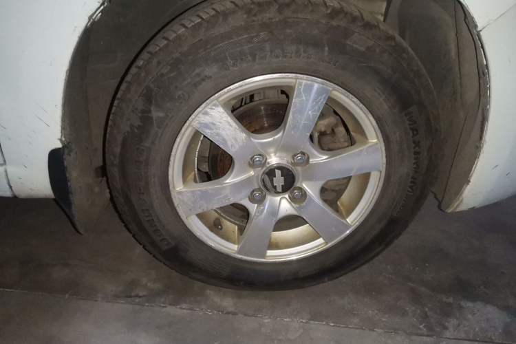 Used Chevrolet Sail 2013 Sedan 1.2L Manual Fashionable Happiness Edition Right Front Wheel Hub