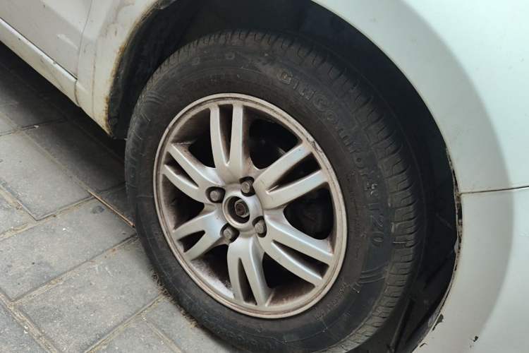 Used Chevrolet Sail 2013 Hatchback 1.2L AMT Ideal Edition Right Front Wheel Hub