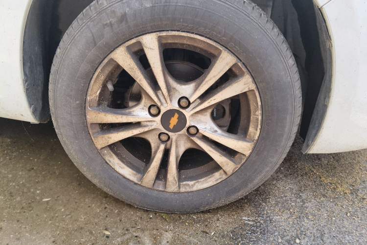 Used Chevrolet Sail 2013 Sedan 1.4L Manual Elegance Edition Right Front Wheel Hub